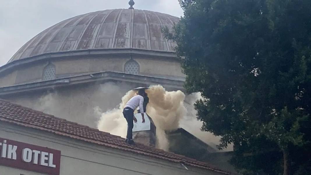 Restoran Bacası Kaleiçi’ni Dumana Boğdu! 2